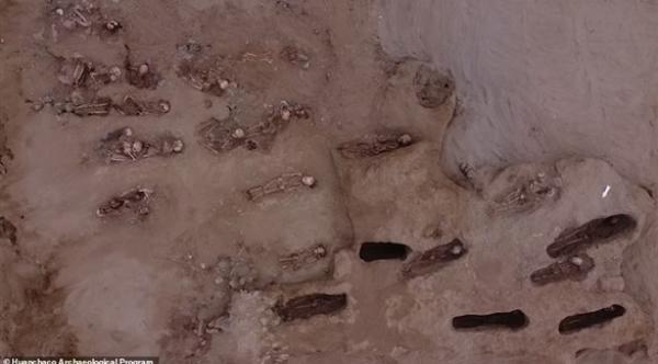 العثور على مقابر عائدة لـ76 طفلاً قُدّموا كأضاح في البيرو
