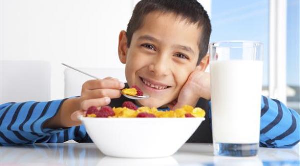 الإفطار الصحي يحسن النتائج التعليمية للأطفال