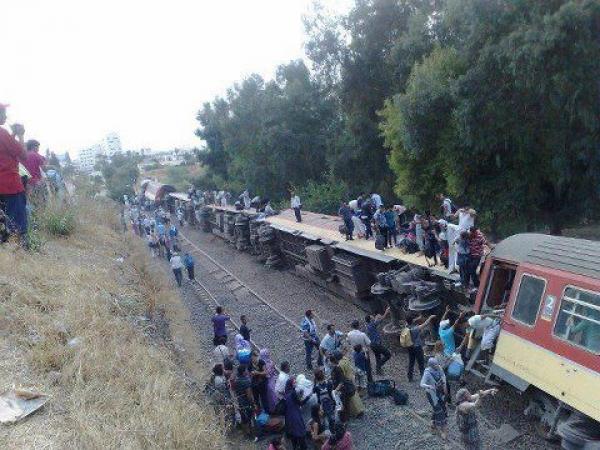 القطار الذي إنقلب وسط مدينة فاس 