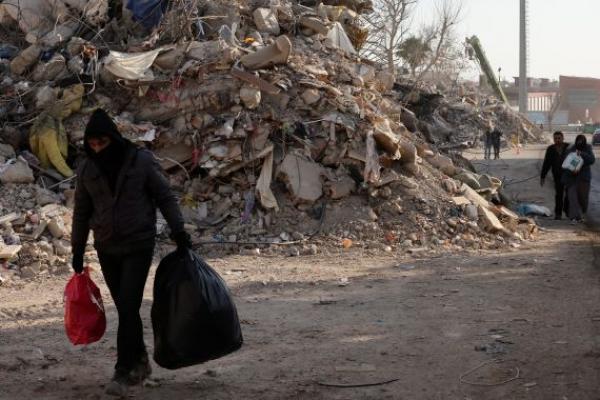 مغاربة يجمعون مبلغا ماليا مهما لمتضرري زلزال تركيا