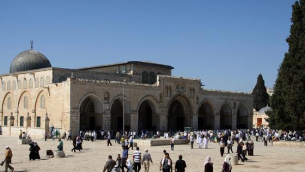 إسرائيل تعيد فتح المسجد الأقصى في القدس