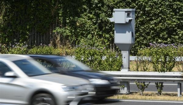 تغريم 10 آلاف سيارة في سويسرا بسبب خطأ رادارات