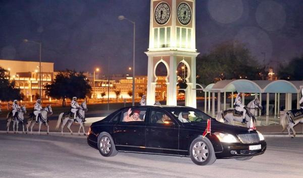 أفراد الجالية المغربية بقطر يخصصون استقبالا شعبيا وحماسيا كبيرا للملك محمد السادس