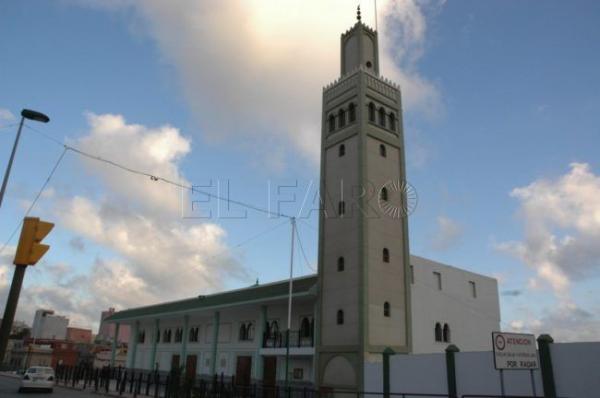 المغرب "يعترف" بتمويل مساجد سبتة ومليلية..وهذه الرواتب التي يمنحها للأئمة والخطباء والمؤذنين