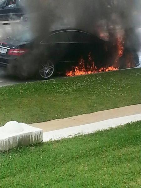 بالصور : حريق يلتهم سيارة فارهة لأحد السياسيين بتطوان في ظروف غامضة