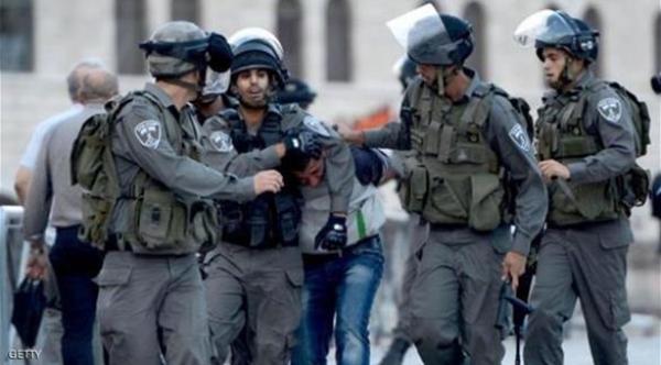 توقيف شرطي اسرائيلي عن العمل بعد شريط يظهره وهو يضرب فلسطينيا في القدس