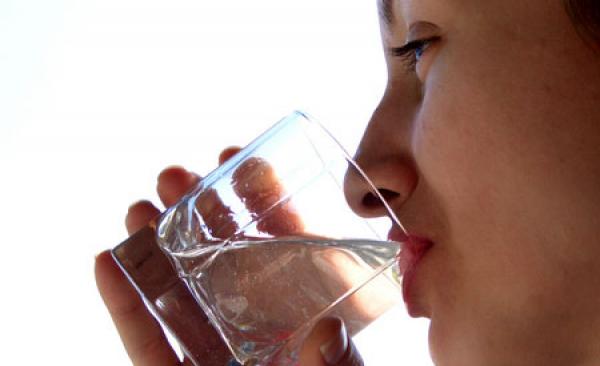 تقرير دولي : المغاربة يشربون مياها غير صالحة تهدد حياتهم