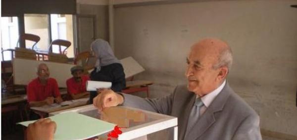   عبد الرحمان اليوسفي الوزير الأول الأسبق أول المصوتين 