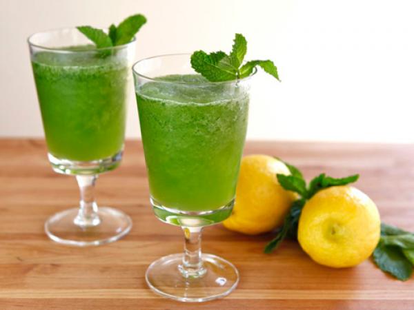 منافع عصير الليمون بالنعناع وطريقة تحضيره