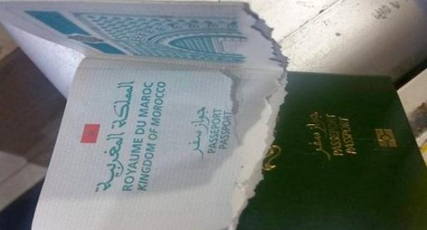 رجل أمن اسباني يمزق جواز سفر مواطن مغربي بمعبر باب سبتة