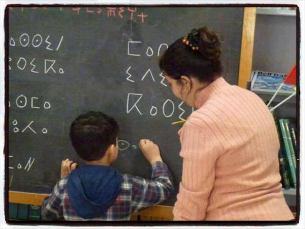المعهد الملكي يعترف بصعوبة تعميم اللغة الأمازيغية في المنظومة التعليمية