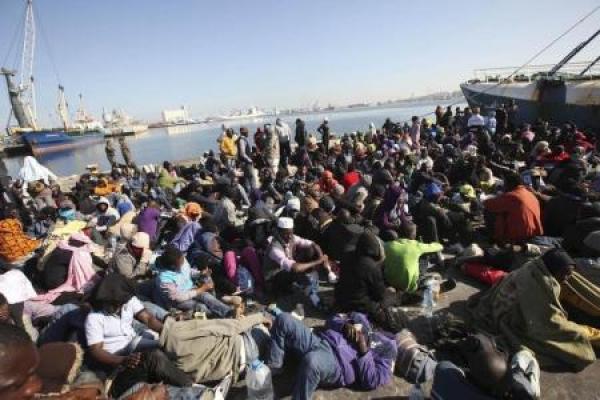 مقتل 40 على الاقل بعد غرق سفينة مهاجرين امام ساحل ليبيا