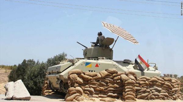 مقتل 10 جنود على الأقل بهجومين على حاجز عسكري في سيناء