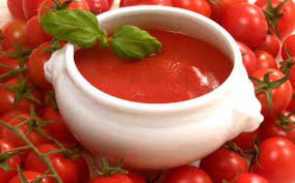للتخلص من «الكرش».. تناول كوباً من عصير الطماطم يومياً