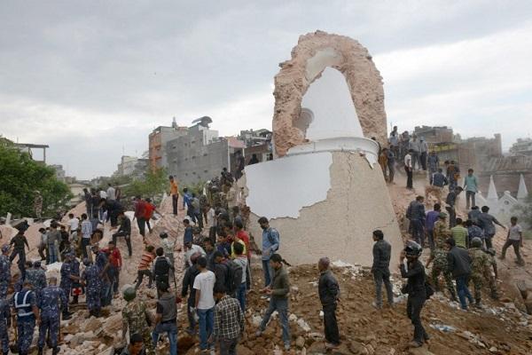 ارتفاع حصيلة ضحايا زلزال النيبال إلى أكثر من ألف شخص