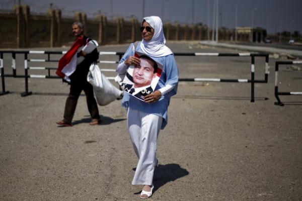 قضية مبارك تُربك الأجواء المشحونة في مصر
