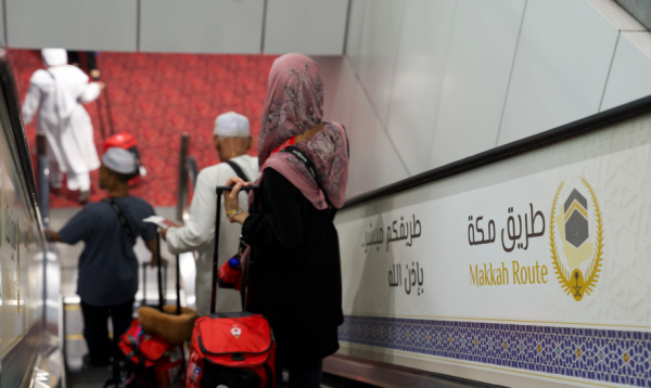 أولى رحلات الحجاج المستفيدين من مبادرة "طريق مكة" من المغرب تصل إلى المدينة المنورة