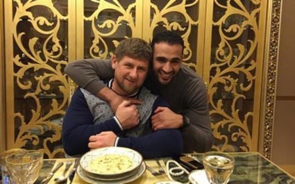 بالصور : بدر هاري يحتفل بعيد ميلاده في منزل الرئيس الشيشاني 