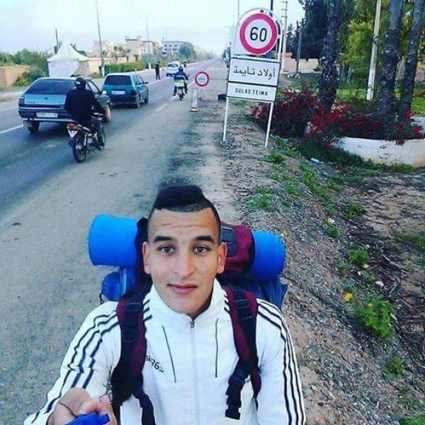بالتفاصيل : شاب مغربي في رحلة على الأقدام إلى بيت الله الحرام