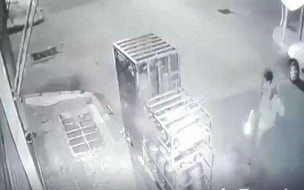 بالفيديو: مصير الشاب الذي أضرم النار في "البوطات" بالبيضاء