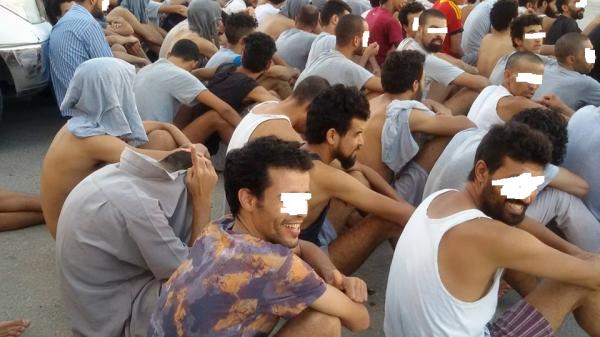 وزارة الشؤون الخارجية "كْساتْ" المغاربة المحتجزين بليبيا في انتظار ترحيلهم للمغرب