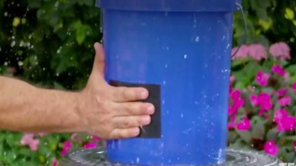 بالفيديو: مادة لاصقة خارقة تمنع تسريب المياه