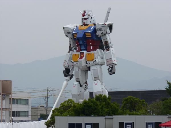 "الأضخم في العالم".. اليابان تصنع روبوتا عملاقا بطول 18 مترا(فيديو)