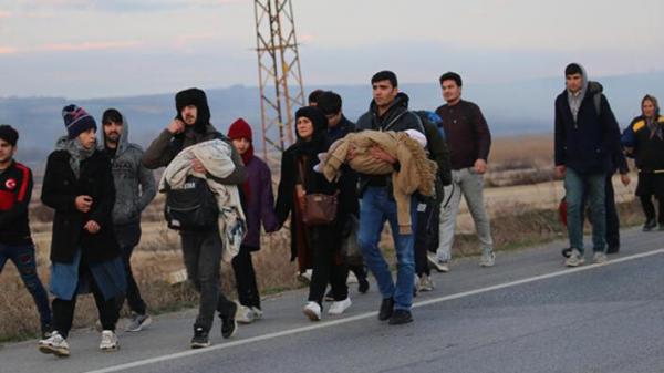 تدفق مئات المهاجرين السوريين إلى أدرنة التركية نحو أوروبا