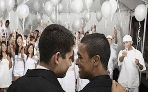 وزارة السياحة تنفي إقامة حفل زواج لمثليين بالصويرة 8588