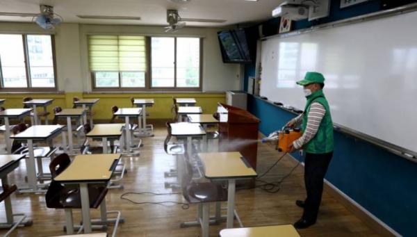 بعد انتشار "كورونا" بين التلاميذ والمدرسين ... كوريا الجنوبية تغلق مدارس العاصمة وتعود للدراسة عبر الإنترنت