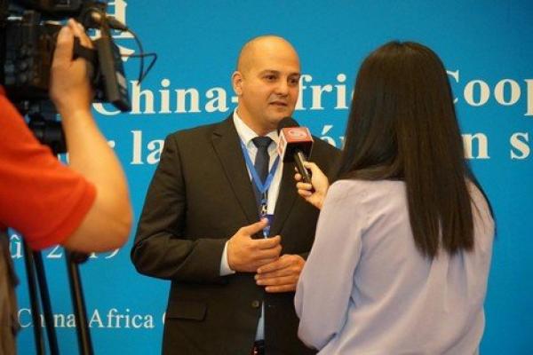 أستاذ جامعي مغربي مقيم في الصين يكشف سبب فشل الحكومة في الحصول على لقاح "سينوفارم"