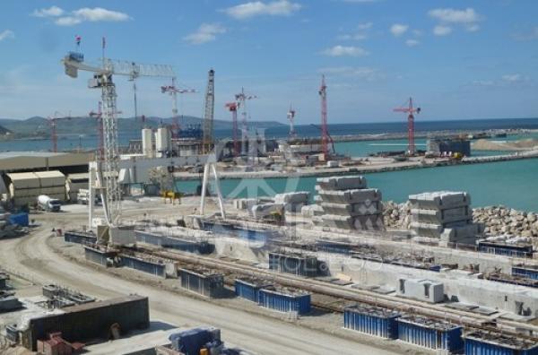 ميناء طنجة المتوسط: منشأة تخطو بثبات نحو التحول إلى أرضية عالمية استراتيجية للمبادلات