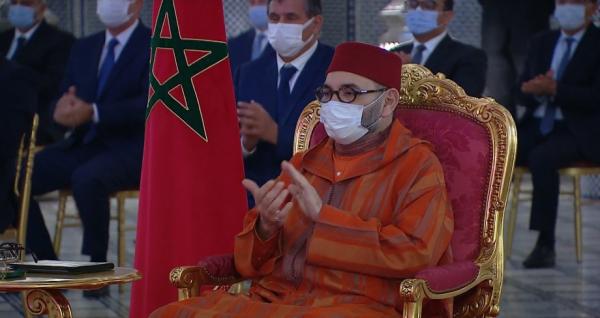 صورة للملك "محمد السادس" خلال ترؤسه لحفل إطلاق مشروع تعميم الحماية الاجتماعية
