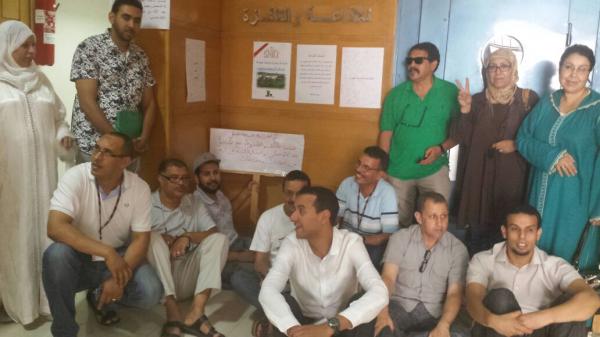 " الحكرة " تدفع الزميل عبدالاله صابر للإضراب عن الطعام أمام مقر الاذاعة و التلفزة المغربية