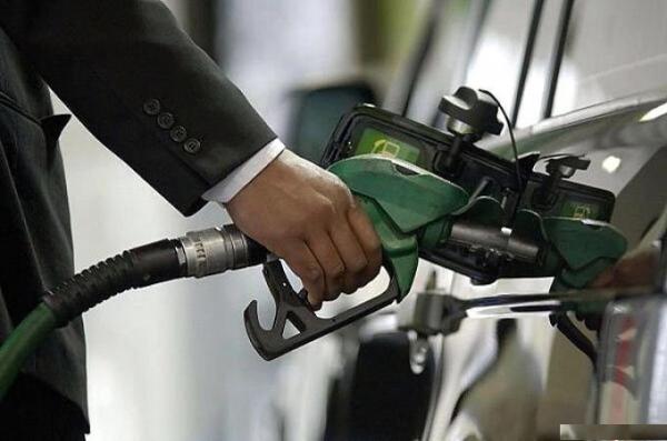 انخفاض سعر البنزين و بعض المواد النفطية ابتداء من يوم غد الاثنين