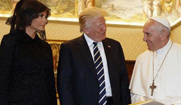 لماذا غطت ميلانيا ترامب رأسها في الفاتيكان وكشفته في السعودية ؟!