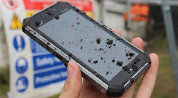 بالصور: أبرز 6 هواتف محمولة مضادة للمياه والغبار
