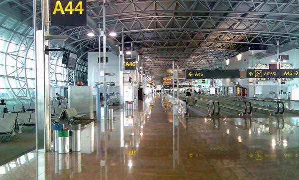 المطارات تلغي رحلاتها الأربعاء بسبب الإضراب الوطني