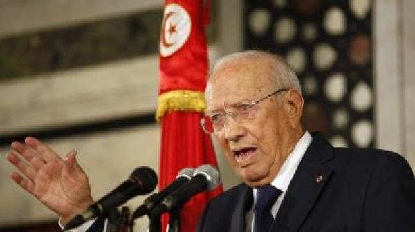 الرئيس التونسي يُعلن حالة الطوارئ لمدة 30 يوماً وحظر التجول في العاصمة