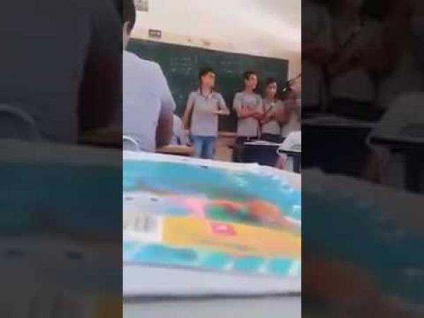 بالفيديو.. وزارة التربية والتعليم الفلسطينية توقف معلّما لضربه طلابه بغزة