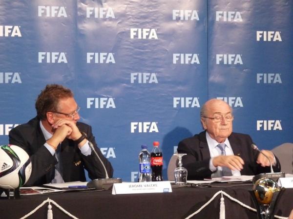 بلاتر: ليس هناك أي مؤشر يدفعنا لسحب كأس العالم 2022 من قطر