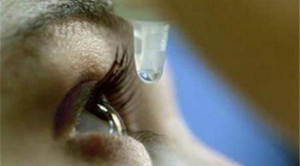 القطرة الخالية من المواد الحافظة أنسب لعلاج التهاب ملتحمة العين