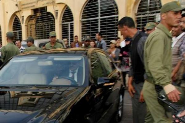 معطلون يحاصرون الوزيرة بسيمة الحقاوي داخل سيارتها