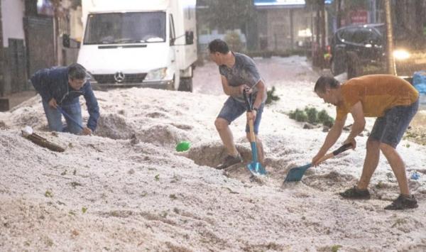 الفيضانات تسبب أضرارا كبيرة في الممتلكات بالعاصمة الإسبانية