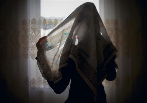 القضاء الايطالي يُتابع مغربية حاولت فرض الحجاب على ابنتها القاصر