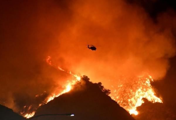 مشاهير يفرون ومنازل بملايين الدولارات تشتعل بسبب حريق غابات في لوس انجليس