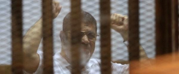 تأجيل النطق بالحكم على "مرسي" في قضية "التخابر مع قطر" إلى مايو المقبل
