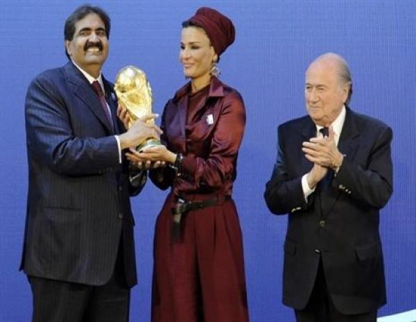 بلاتر \'يفكر\' بسحب تنظيم كأس العالم 2022 من قطر.. خطوة خطوة