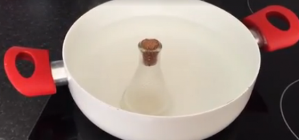 بالفيديو.. كيف تغلي الماء باستخدام الثلج !