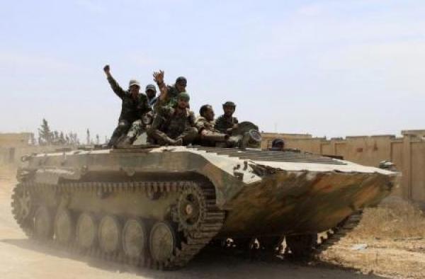 الجيش السوري يقترب من معقل الدولة الإٍسلامية وطائرات تقصف بلدات للمعارضة